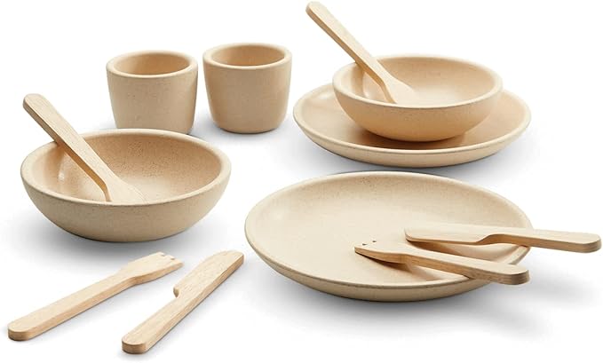 PlanToys® Pretend Play Wooden Tableware Set for Kids | 16-Piece Montessori Kitchen Toy Set with Plates, Cups, Bowls & Utensils | Eco-Friendly, Non-Toxic Toy for Toddlers & Preschoolers