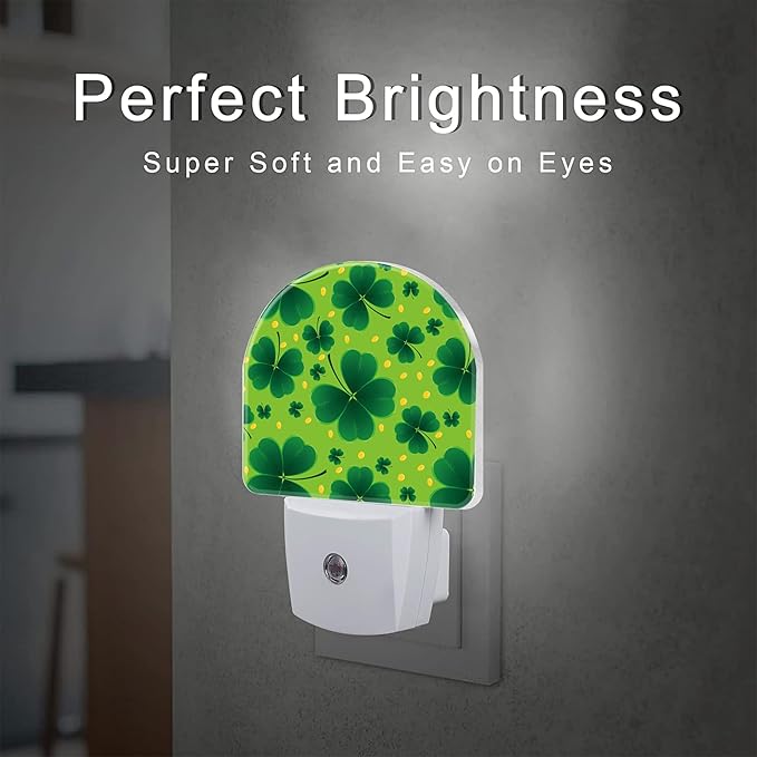 Saint Patricks Day Clover Night Light for Kids,St. Patrick's Day Shamrock Plug in Night Light with Dusk to Dawn Sensor, 0.5w Energy Saving Nightlight for Hallway Stairway Kitchen Bedroom