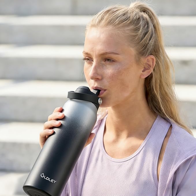 Oldley 24oz Insulated Water Bottle with Straw, Stainless Steel Water Bottle for Sports, Travel, School, BPA-Free Sports Bottles for Adult Kids, Leak-Proof, Gray-Black
