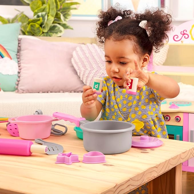 Battat – Play Circle – Cooking & Baking Playset – Hand Mixer, Rolling Pin, Ladle, Spatulas & More – Storage Bin – Kitchen & Cooking Toys for Kids – 3+ Years– Dinner for Eight Cookware